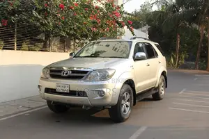 Toyota Fortuner 4WD 2006