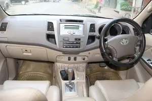 Toyota Fortuner 4WD 2006