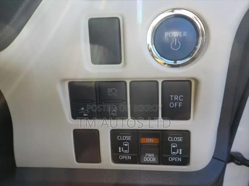 Toyota Noah G PKG 4.5 PEARL 2020