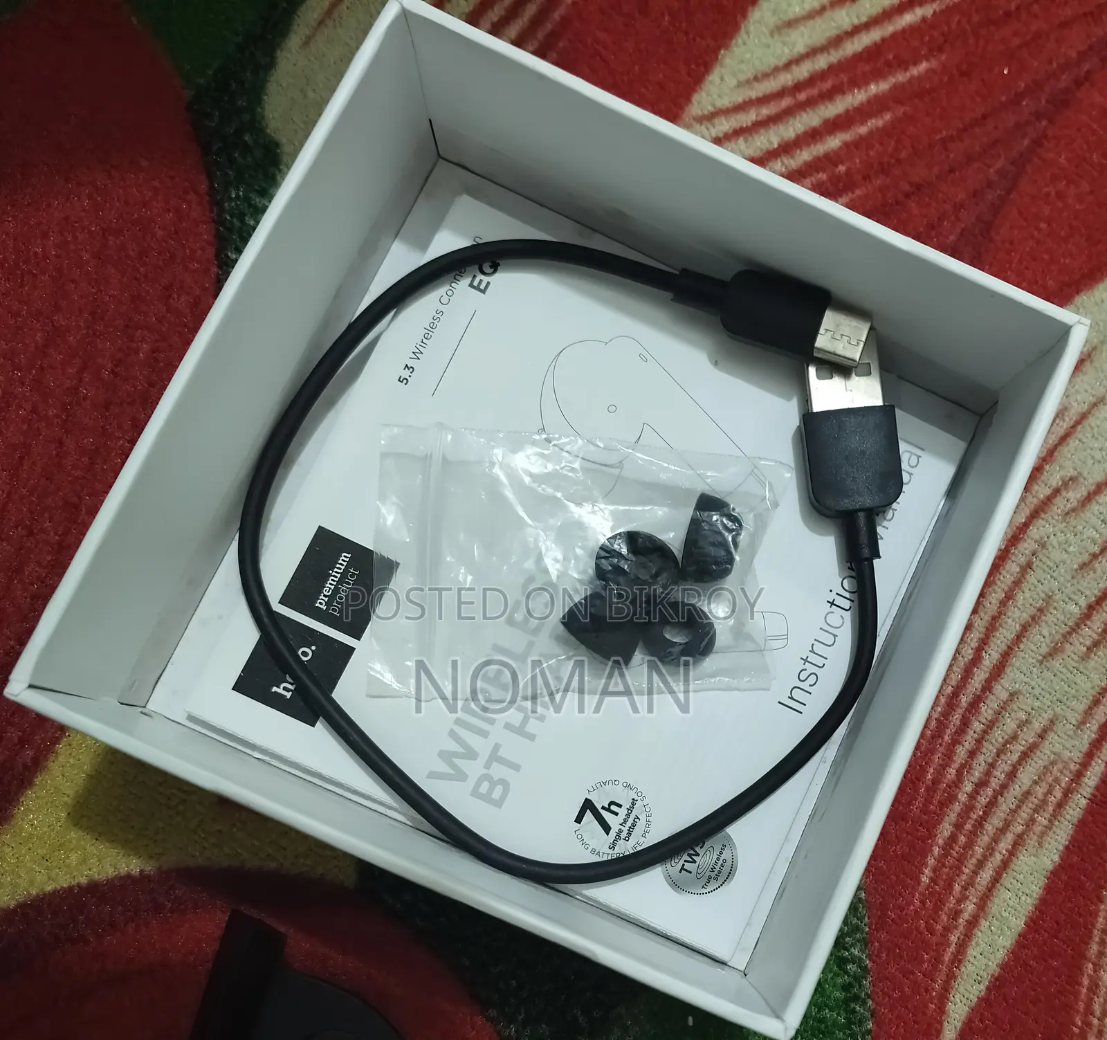 Hoco Eq2 Wireless Earbuds Used for only 3 months, absolutely fresh