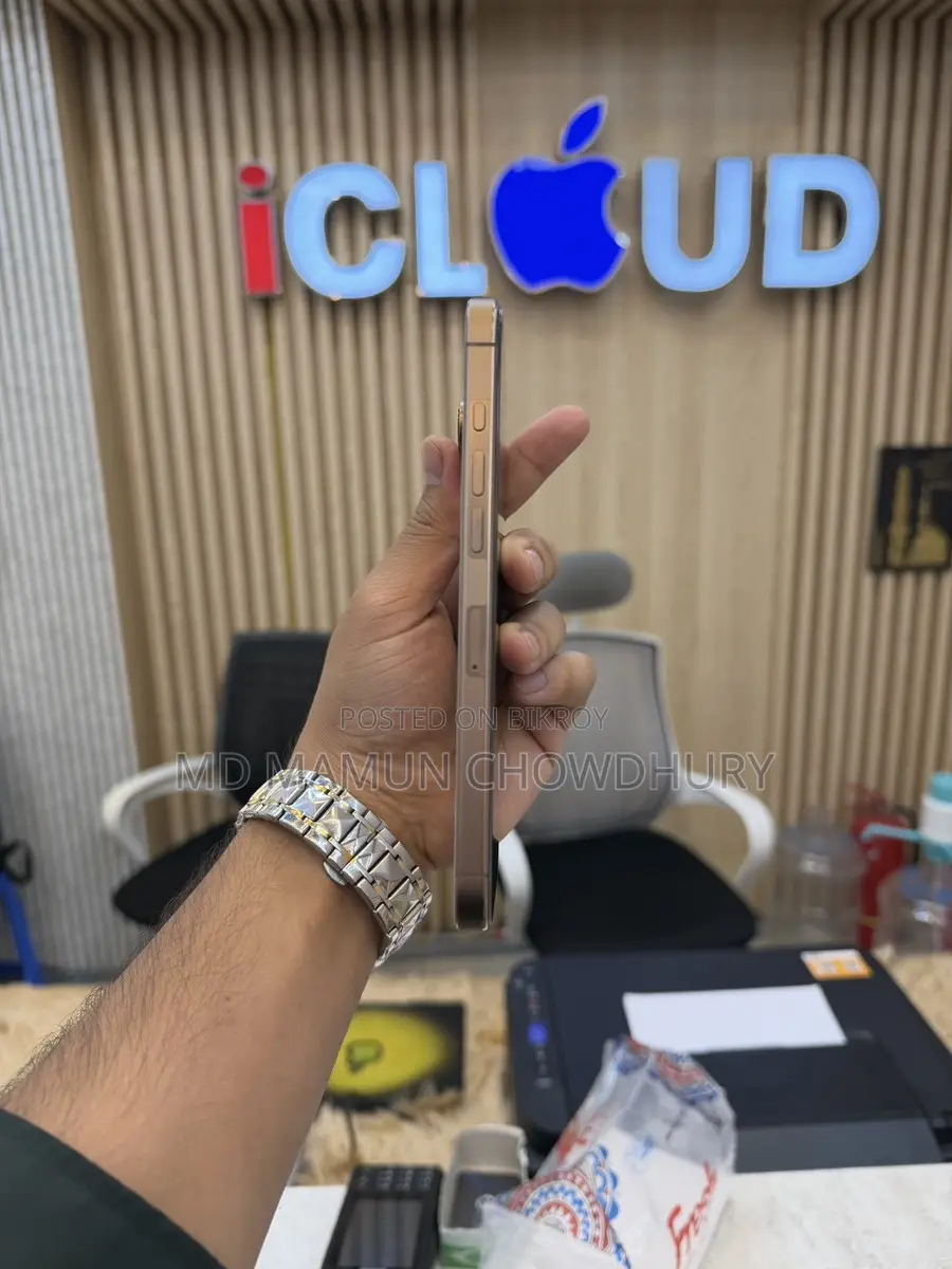 Apple iPhone 16 Pro Max 100 % bh , Singapore (Used)