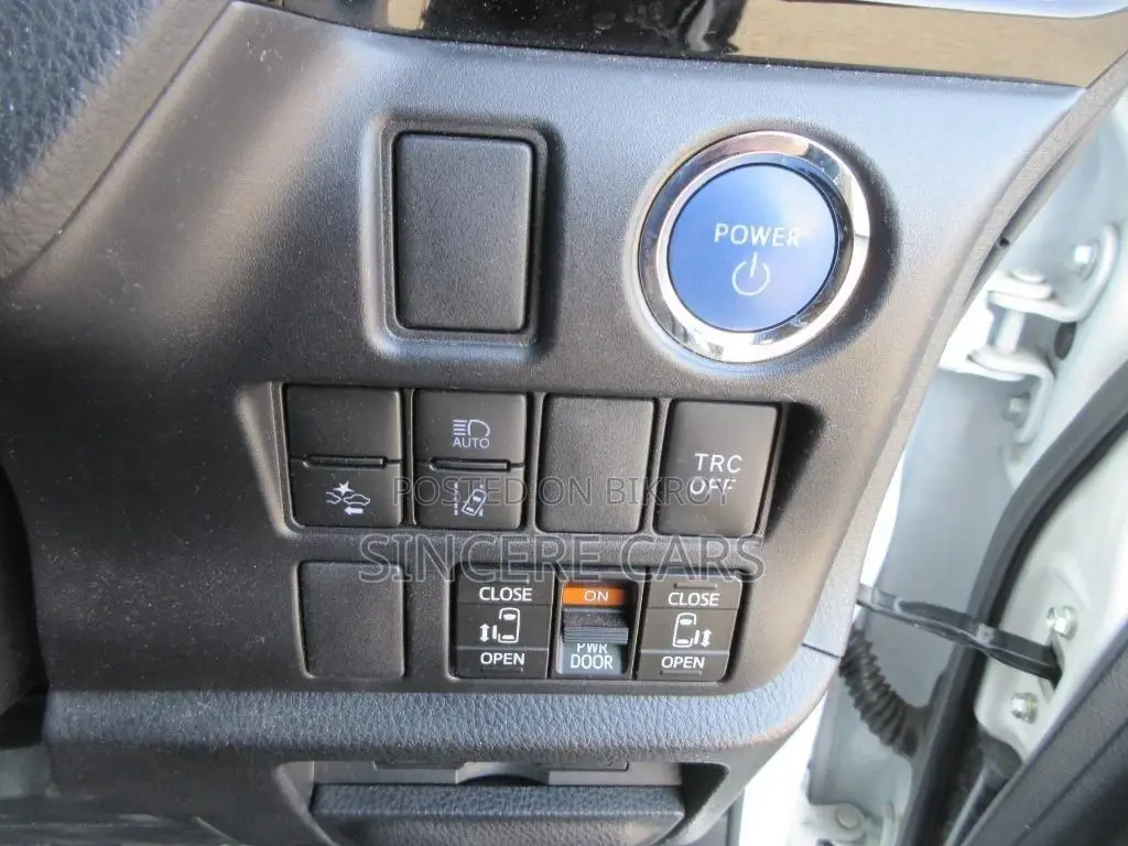 Toyota Noah SI WXB HYBRID 2020