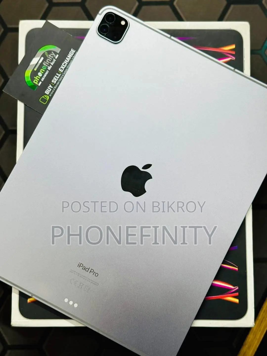 iPad Pro M2 12.9" With Magic Keyboard