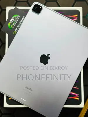 iPad Pro M2 12.9" With Magic Keyboard