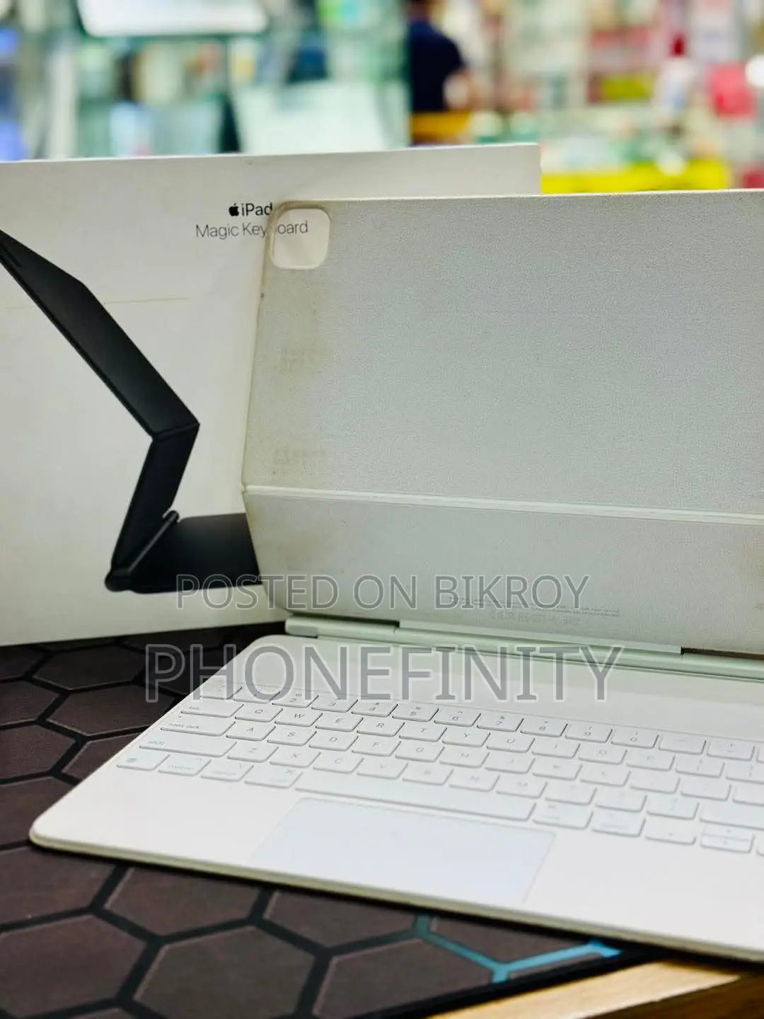 iPad Pro M2 12.9" With Magic Keyboard