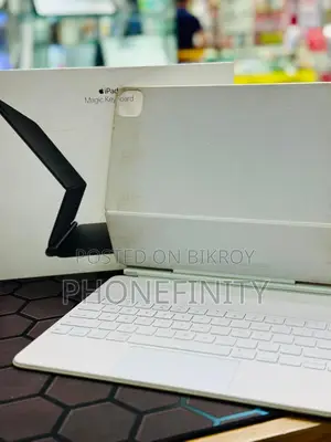 iPad Pro M2 12.9" With Magic Keyboard