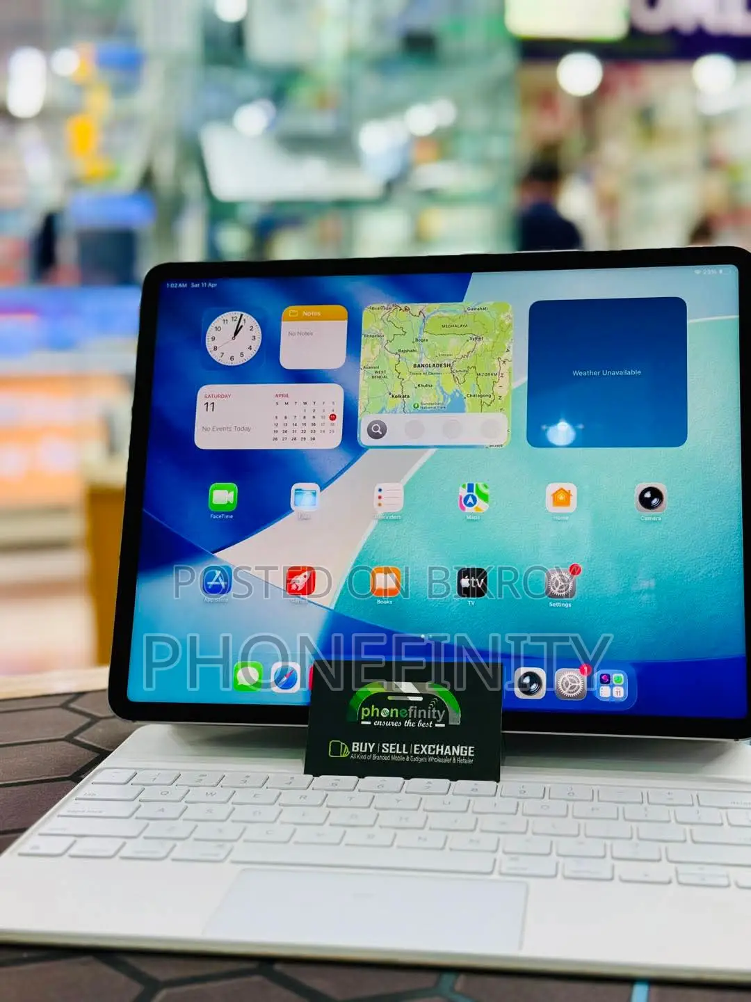 iPad Pro M2 12.9" With Magic Keyboard