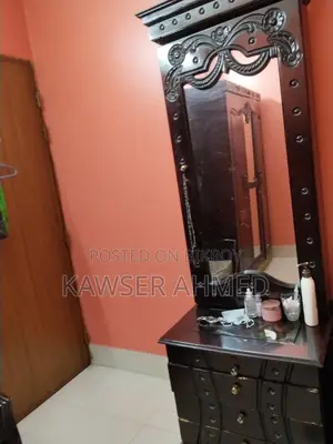 ড্রেসিং টেবিল