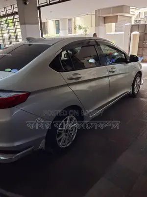 Honda Grace hybrid 2016