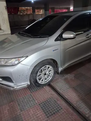 Honda Grace hybrid 2016