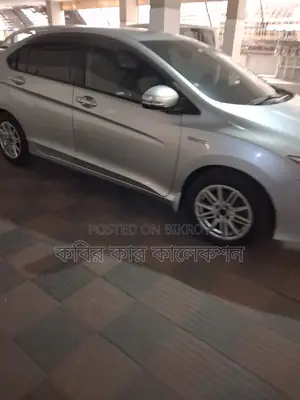 Honda Grace hybrid 2016