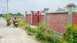সেক্টর-১৫ তে ৩০/৩০ ফুট কর্নার ৫ কাঠা দক্ষিণমুখী প্লট