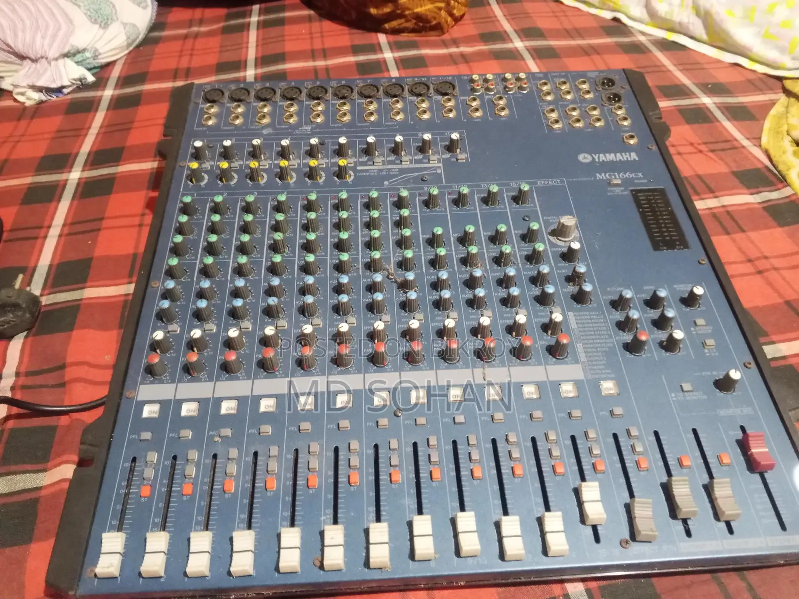 16chalnel Yamaha Mixing Console MG166cx