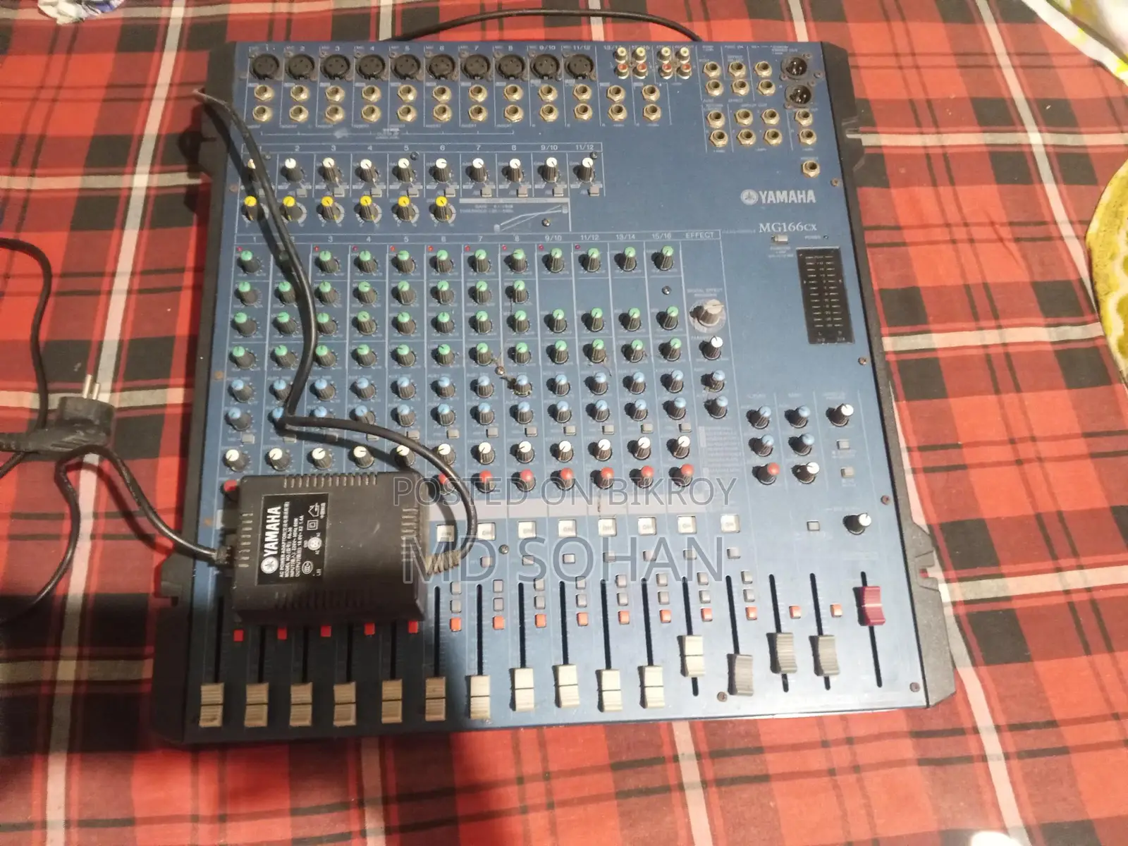 16chalnel Yamaha Mixing Console MG166cx