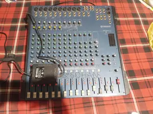 16chalnel Yamaha Mixing Console MG166cx