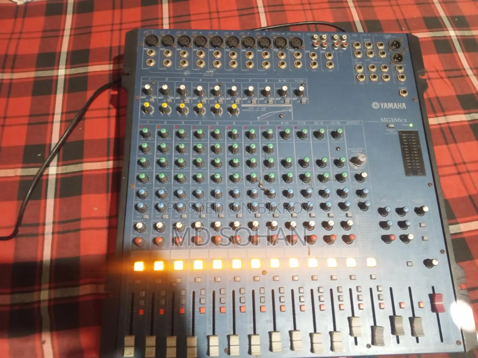 16chalnel Yamaha Mixing Console MG166cx