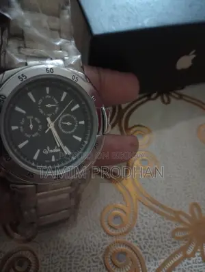 বিক্রয়ের জন্য ব্র্যান্ড নিউ ঘড়ি