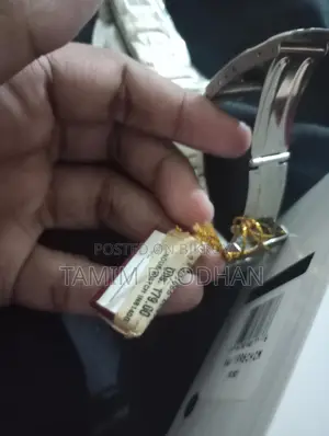 বিক্রয়ের জন্য ব্র্যান্ড নিউ ঘড়ি