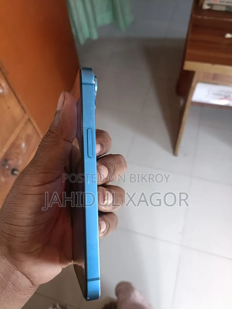 Apple iPhone 13 . (Used)