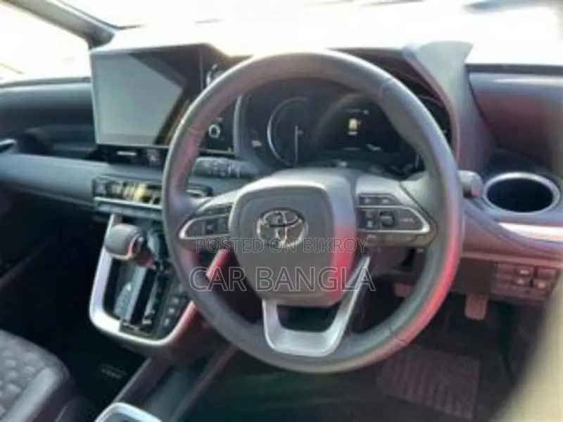 Toyota Voxy S-Z 2024