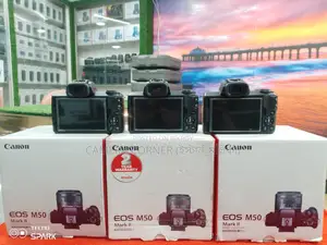 Canon M50 Mark 2 & 15-45mm Kit STM Lens