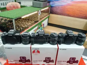 Canon M50 Mark 2 & 15-45mm Kit STM Lens