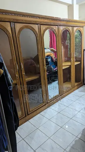 অনেক বড় আলমারি বিক্রি হবে