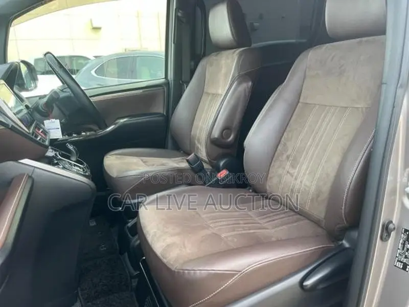 Toyota Esquire Hybrid GI 2021