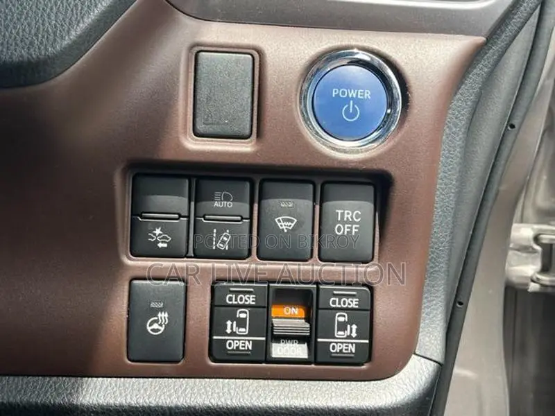 Toyota Esquire Hybrid GI 2021