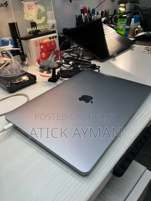 Macbook Pro13 Inch.