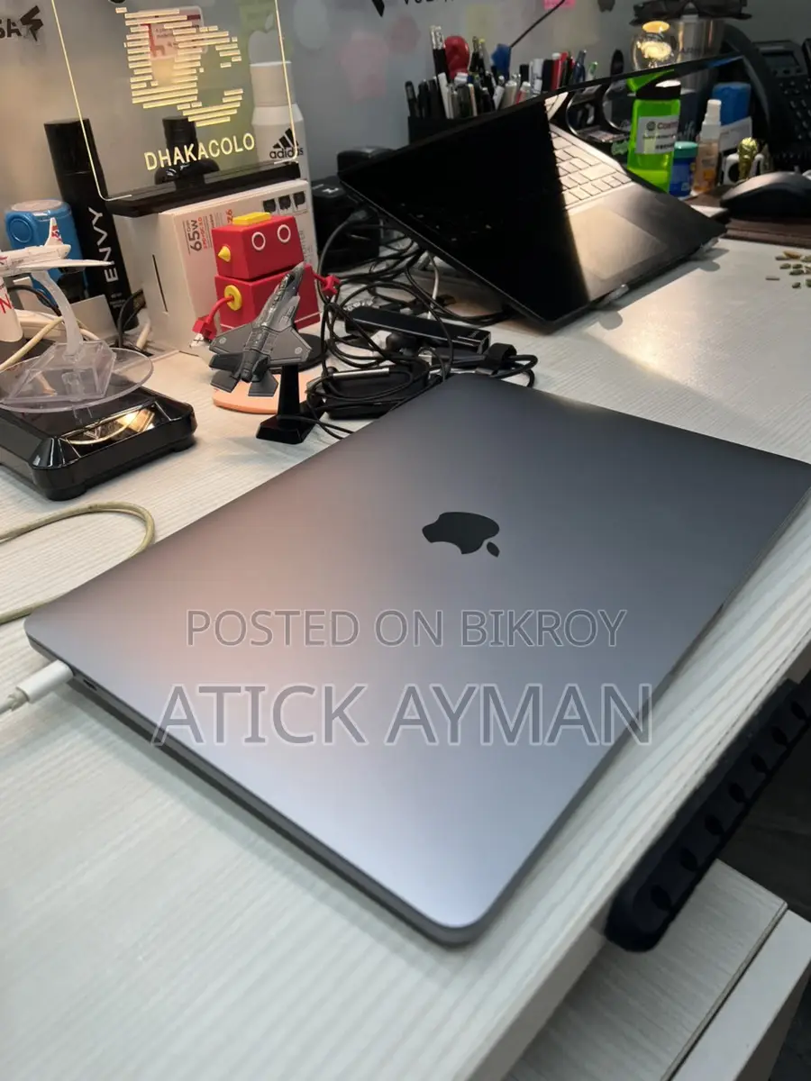 Macbook Pro13 Inch.