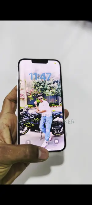 Apple iPhone 13 (Used)