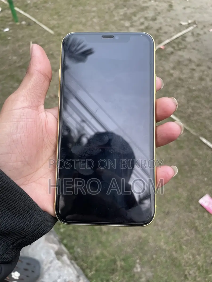 Apple iPhone 11 (Used)