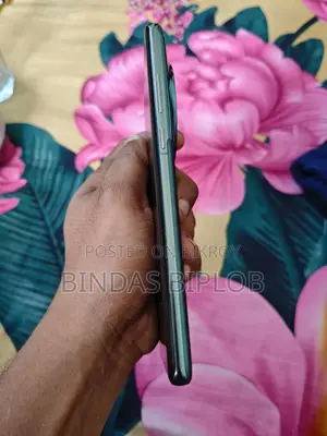 ওয়ানপ্লাস ১২ ১২/২৫৬ (ব্যবহৃত)