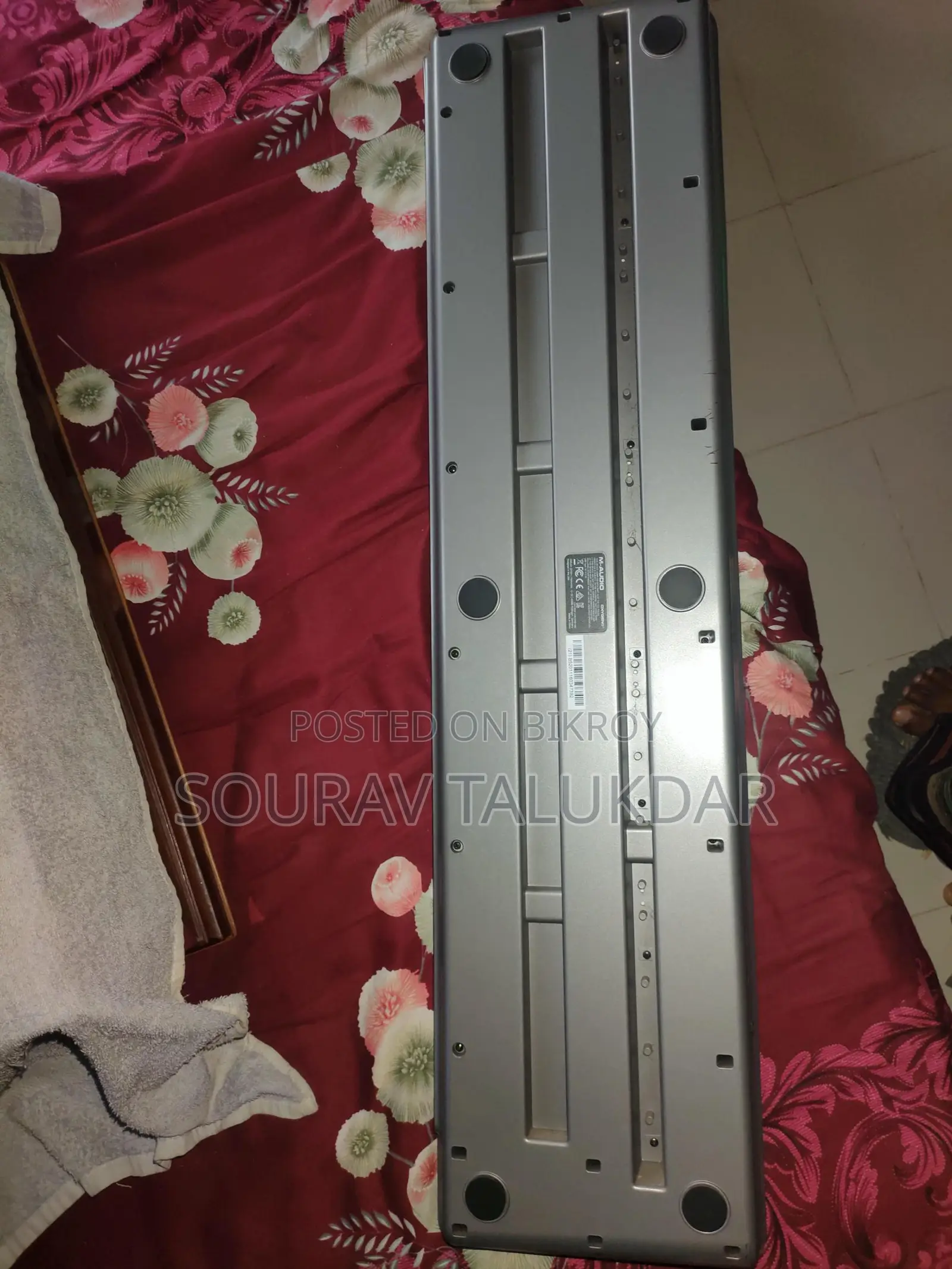 মিডি কিবোর্ড বিক্রয় হবে।