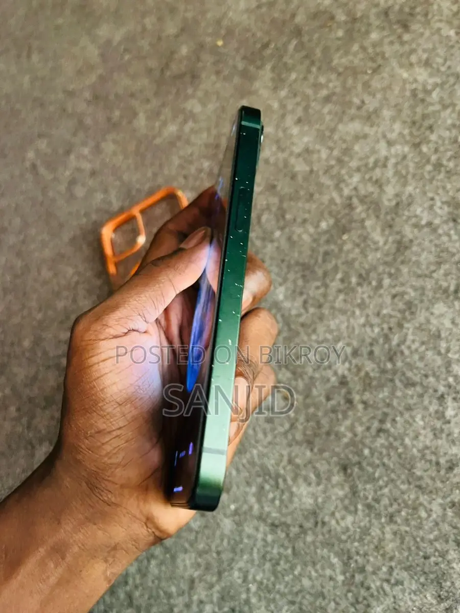Apple iPhone 13 (128GB) (Used)