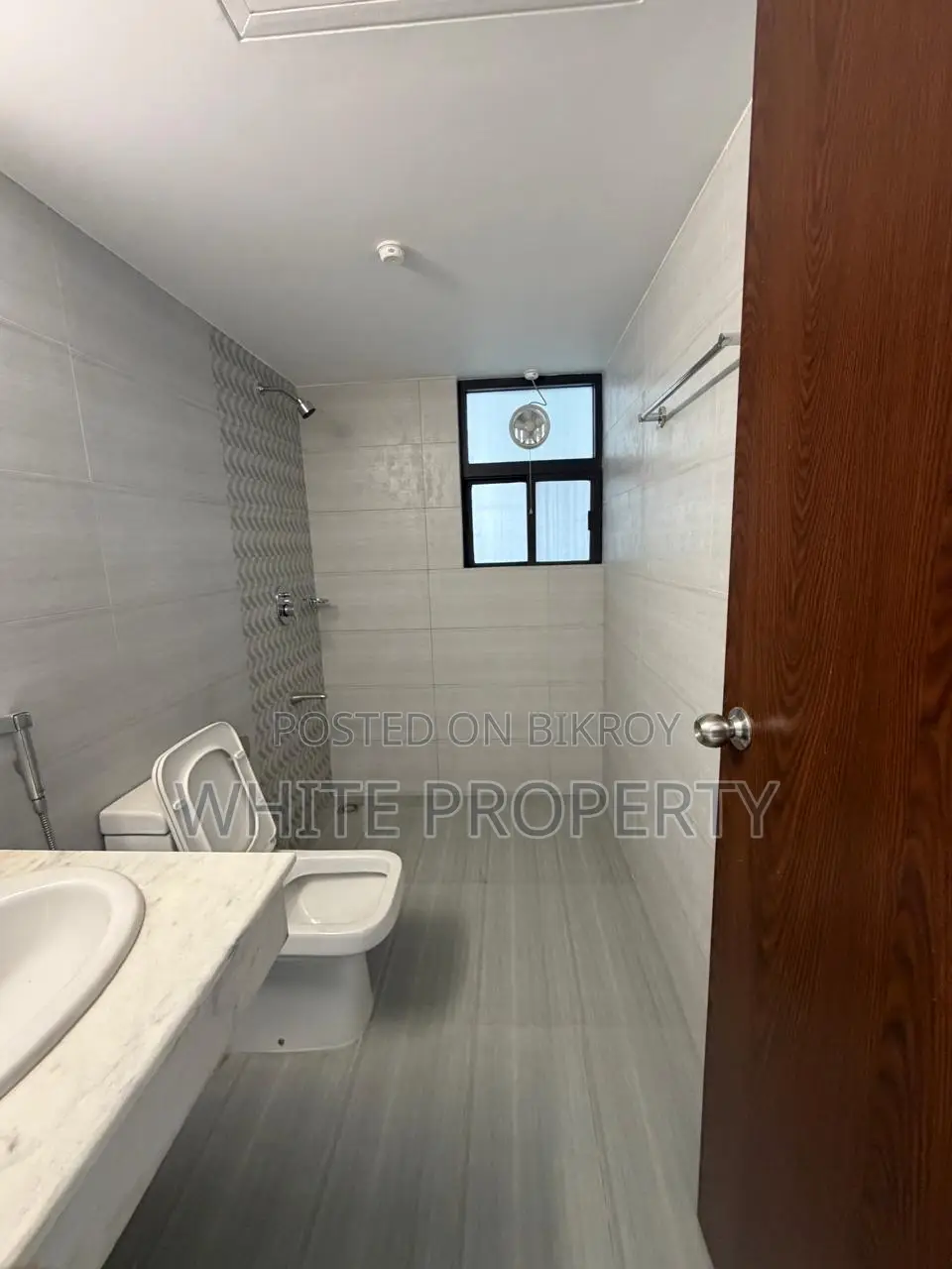 Apartment sale at Bashundhara Block-M, Road 38 Corner plot