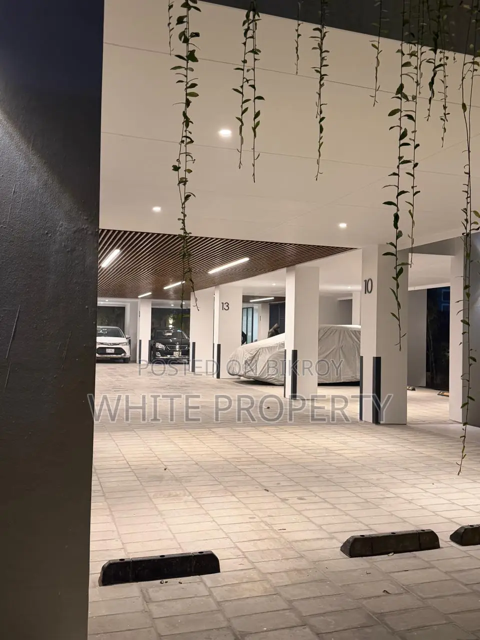 Apartment sale at Bashundhara Block-M, Road 38 Corner plot