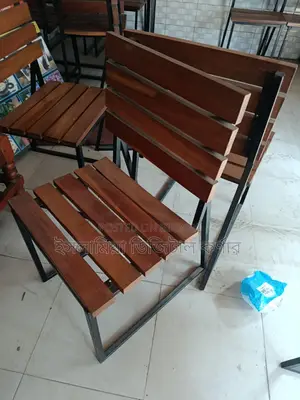 খুবই কমদামে প্রিমিয়াম কোয়ালিটির ১টি টেবিল ৪টি চেয়ার বিক্রি করা হবে।