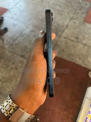 Apple iPhone 13 (Used)