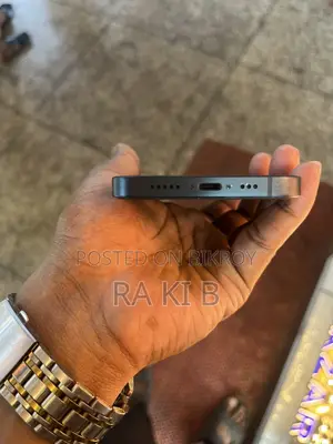 Apple iPhone 13 (Used)