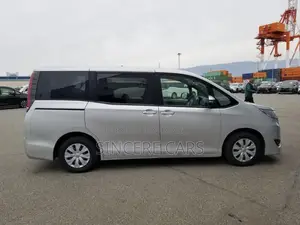 Toyota Noah X KEY 1DOOR PWR 2021