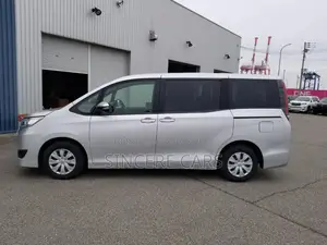 Toyota Noah X KEY 1DOOR PWR 2021