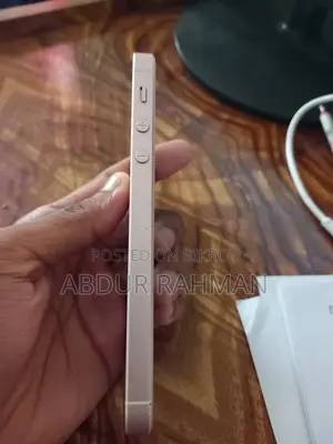 Apple iPhone SE (Used)