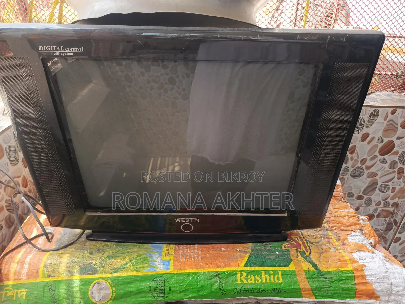 Selling TV (Defective, but repairable)