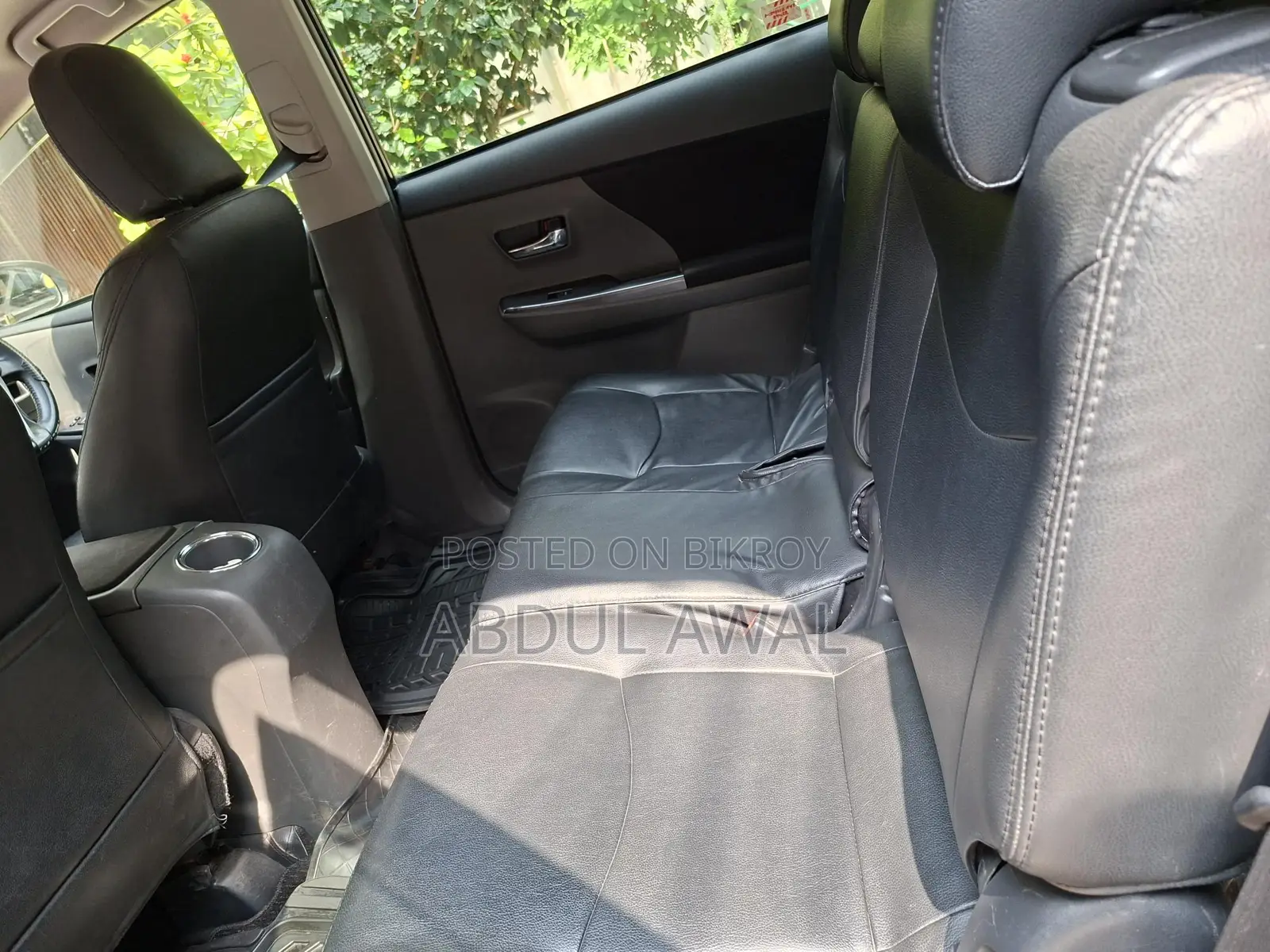 Toyota Prius Alpha 7 Seater 2014