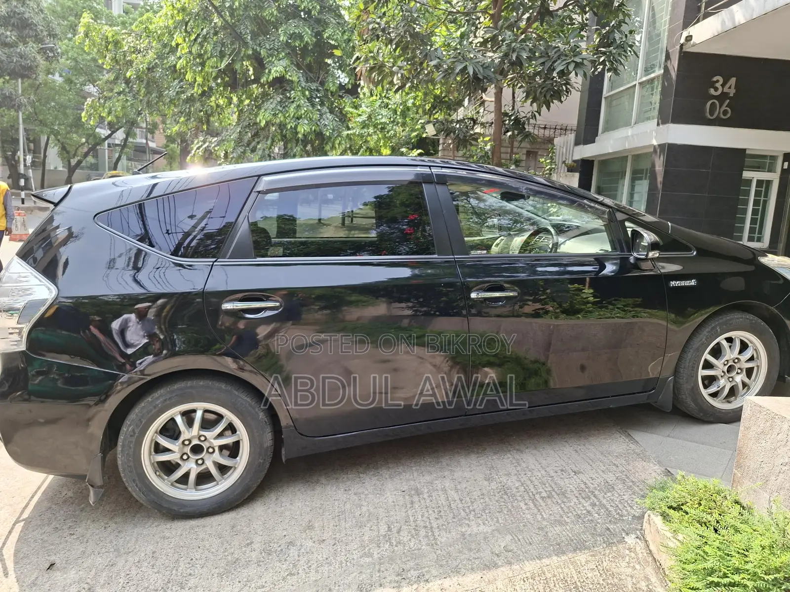 Toyota Prius Alpha 7 Seater 2014