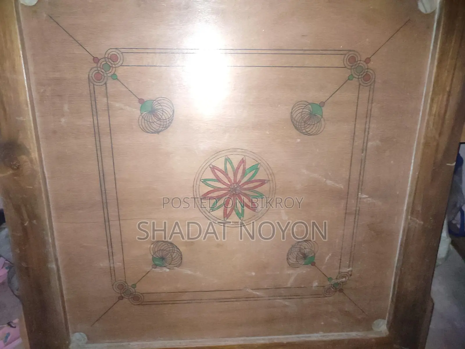 Carrom Bord