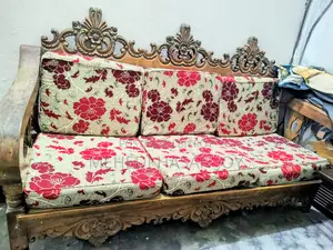 আসল সেগুনের সোফা। অক্ষত।