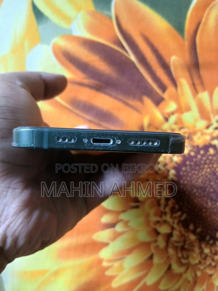 Apple iPhone 13 (Used)